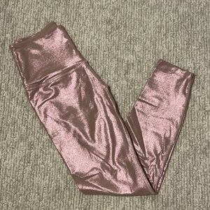 Beyond Yoga Iridescent pink leggings